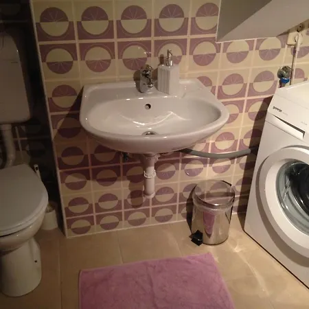 Kate Apartman *