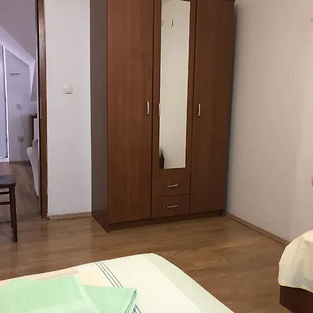 Kate Apartman *